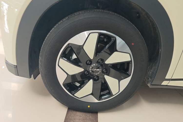 Used BYD Dolphin 2024 Honor Edition 420km Freedom Version Left Front Wheel Hub