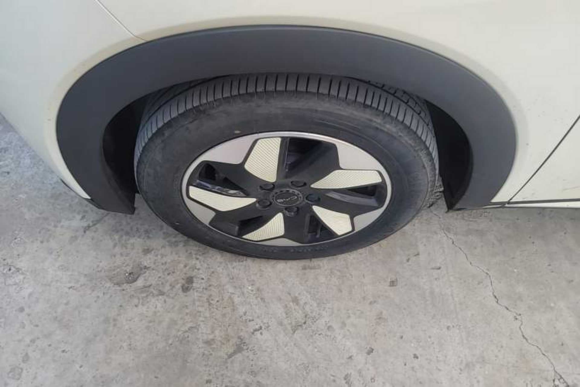 Used BYD Dolphin 2024 Honor Edition 420km Freedom Version Left Front Wheel Hub