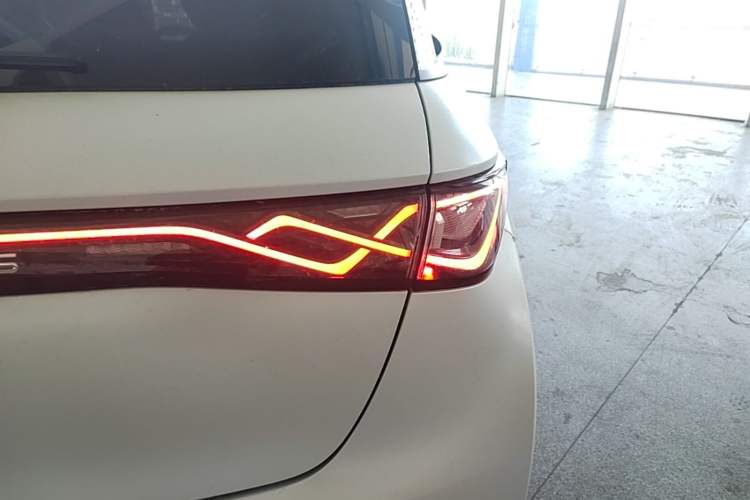 Used BYD Dolphin 2024 Honor Edition 420km Fashion Version Right Rear Taillight