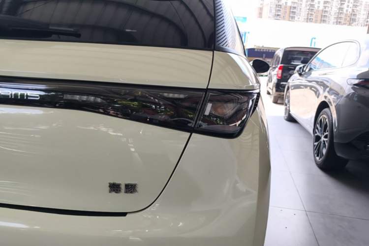 Used BYD Dolphin 2024 Honor Edition 420km Fashion Version Right Rear Taillight