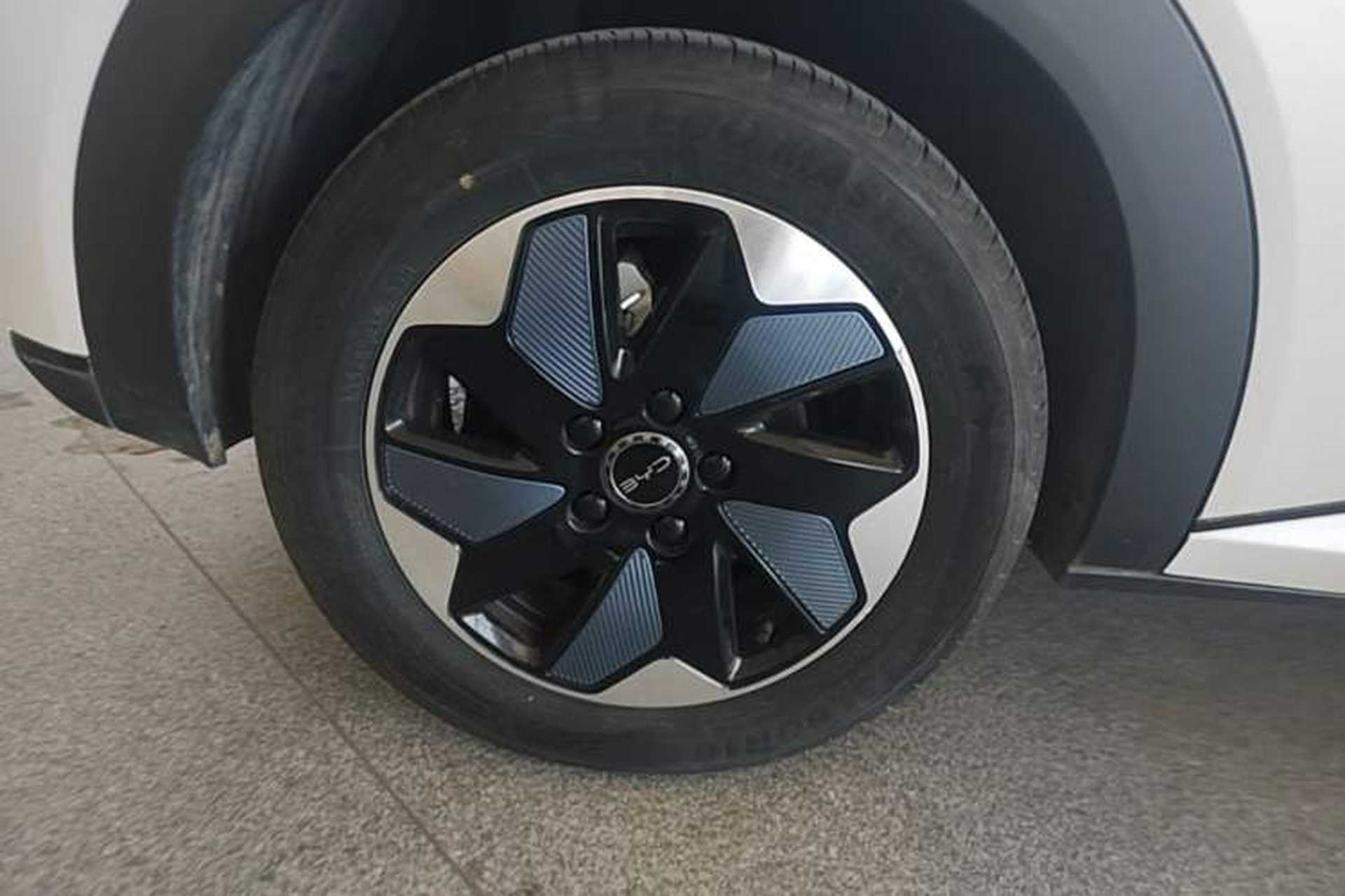 Used BYD Dolphin 2024 Honor Edition 420km Fashion Version Right Rear Wheel Hub