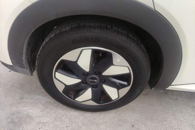 Used BYD Dolphin 2024 Honor Edition 420km Fashion Version Right Rear Wheel Hub