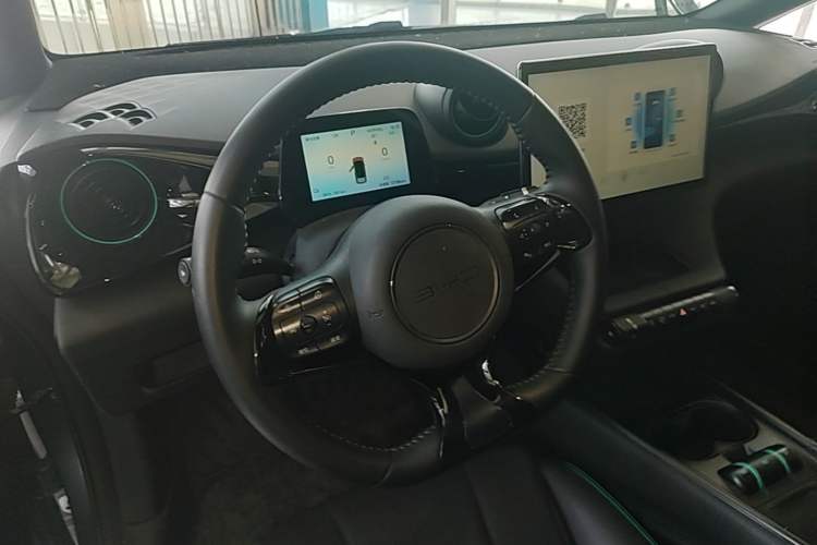 Used BYD Dolphin 2024 Honor Edition 420km Fashion Version Steering Wheel