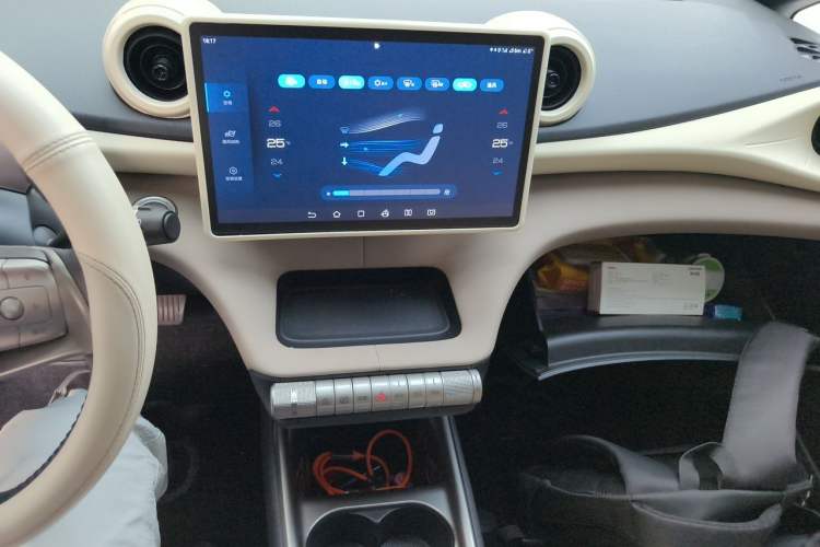 Used BYD Dolphin 2024 Honor Edition 420km Fashion Version Audio And AC Panel
