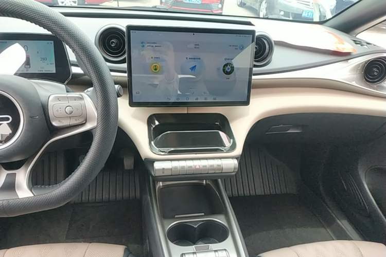 Used BYD Dolphin 2024 Honor Edition 420km Freedom Version Audio And AC Panel