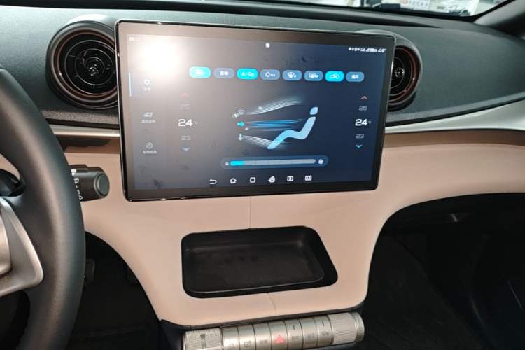 Used BYD Dolphin 2024 Honor Edition 420km Fashion Version Audio And AC Panel