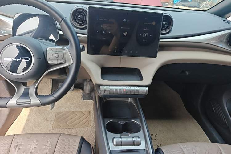 Used BYD Dolphin 2024 Honor Edition 420km Fashion Version Audio And AC Panel