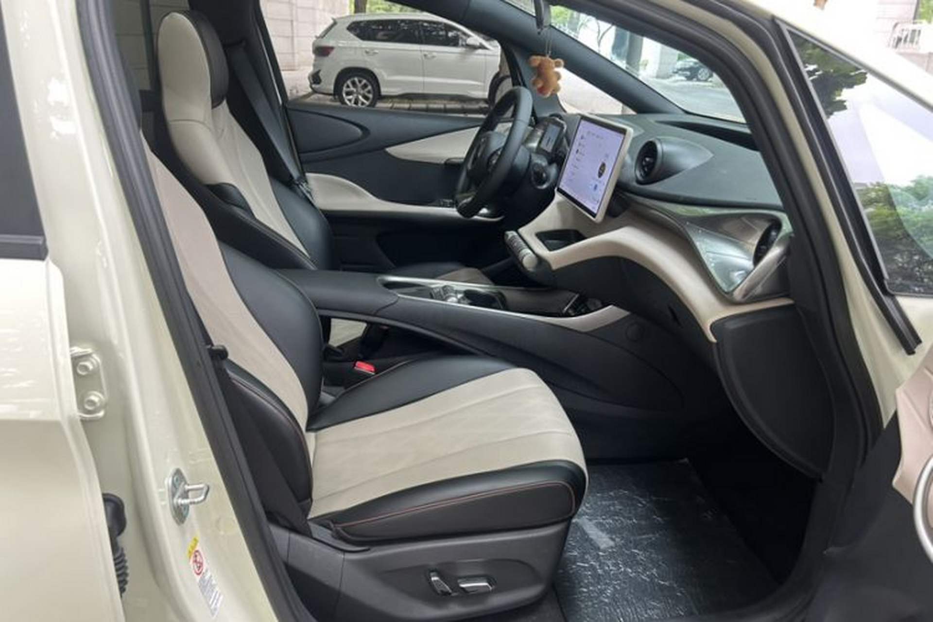 Used BYD Dolphin 2024 Honor Edition 420km Fashion Version Interior 11