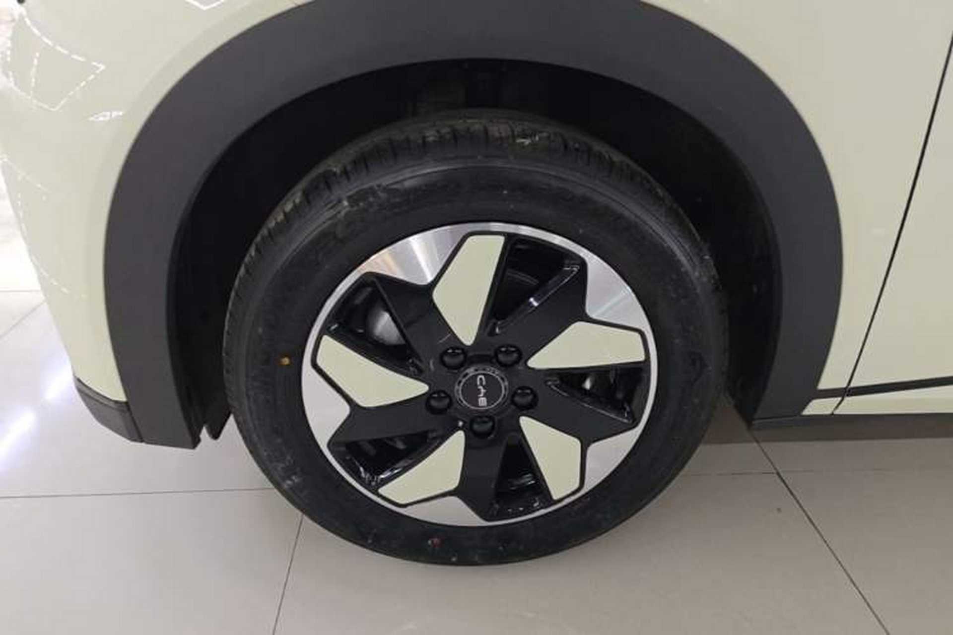 Used BYD Dolphin 2024 Honor Edition 420km Freedom Version Left Front Wheel Hub