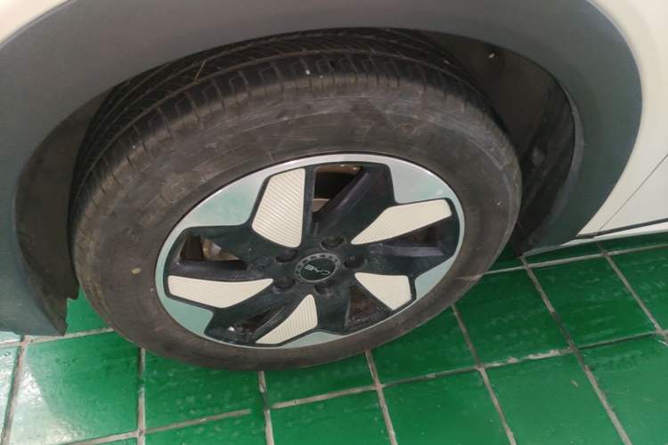 Used BYD Dolphin 2024 Honor Edition 420km Fashion Version Left Front Wheel Hub
