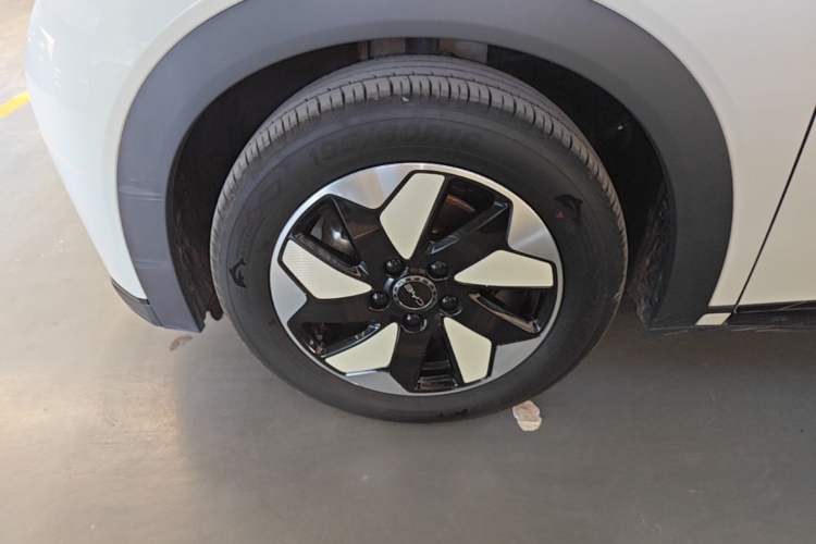 Used BYD Dolphin 2024 Honor Edition 420km Fashion Version Left Front Wheel Hub