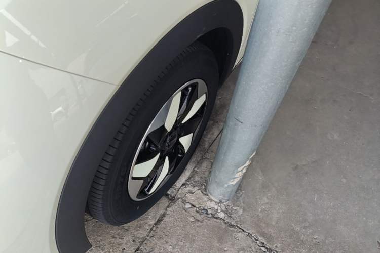 Used BYD Dolphin 2024 Honor Edition 420km Fashion Version Left Front Wheel Hub