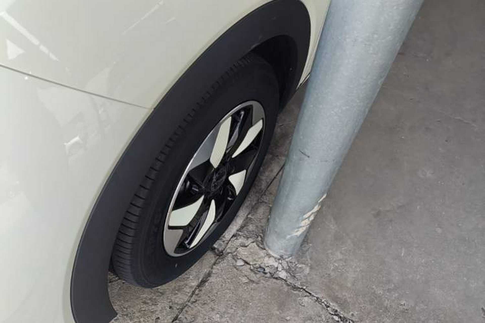 Used BYD Dolphin 2024 Honor Edition 420km Fashion Version Left Front Wheel Hub