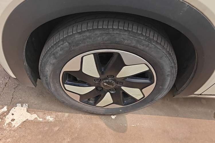 Used BYD Dolphin 2024 Honor Edition 420km Fashion Version Left Front Wheel Hub