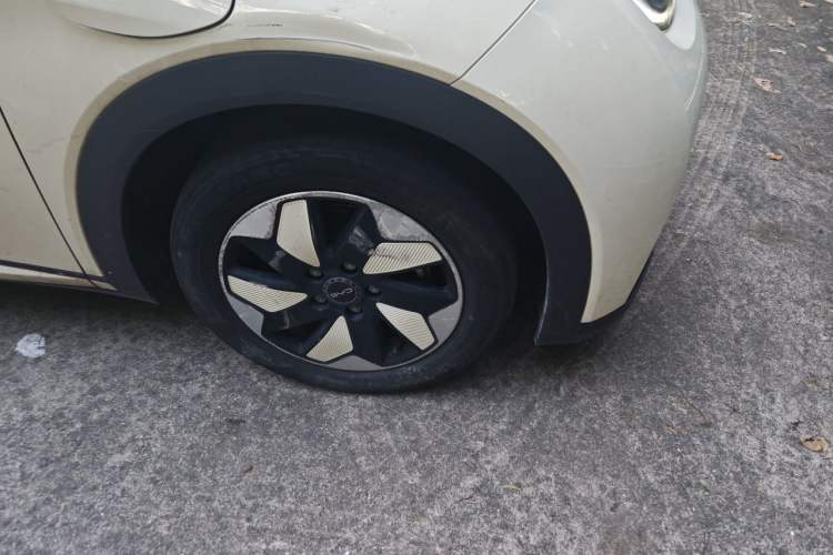 Used BYD Dolphin 2024 Honor Edition 420km Fashion Version Right Front Wheel Hub