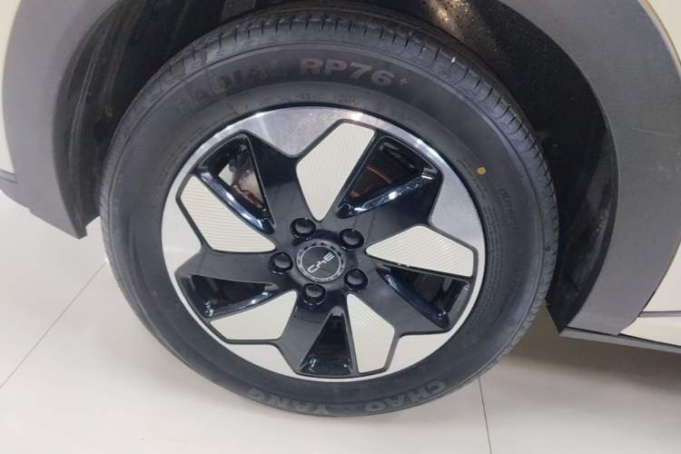 Used BYD Dolphin 2024 Honor Edition 420km Fashion Version Right Rear Wheel Hub