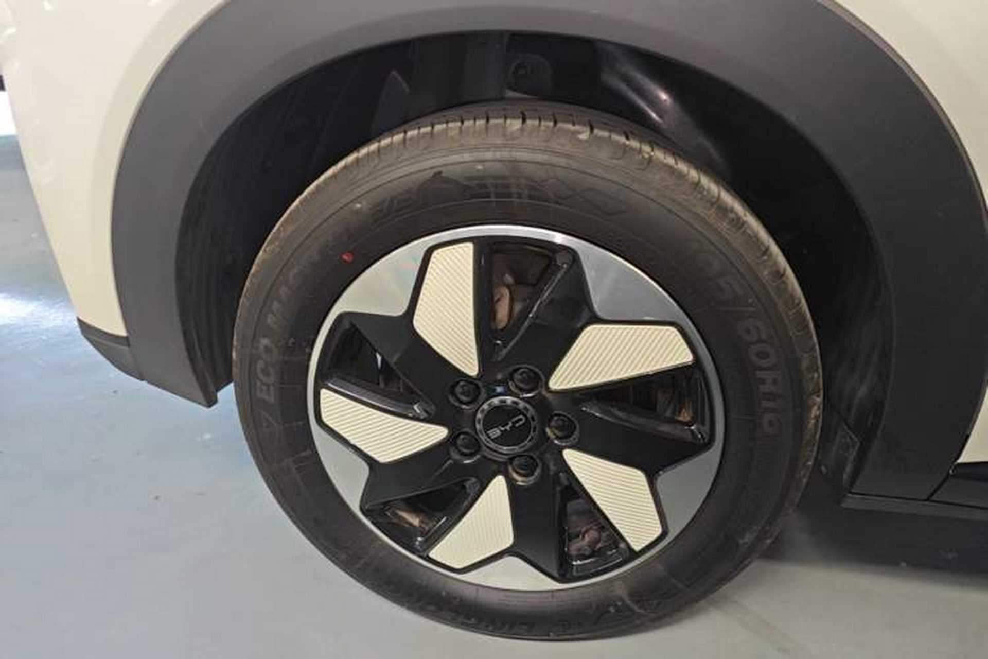 Used BYD Dolphin 2024 Honor Edition 420km Fashion Version Right Rear Wheel Hub