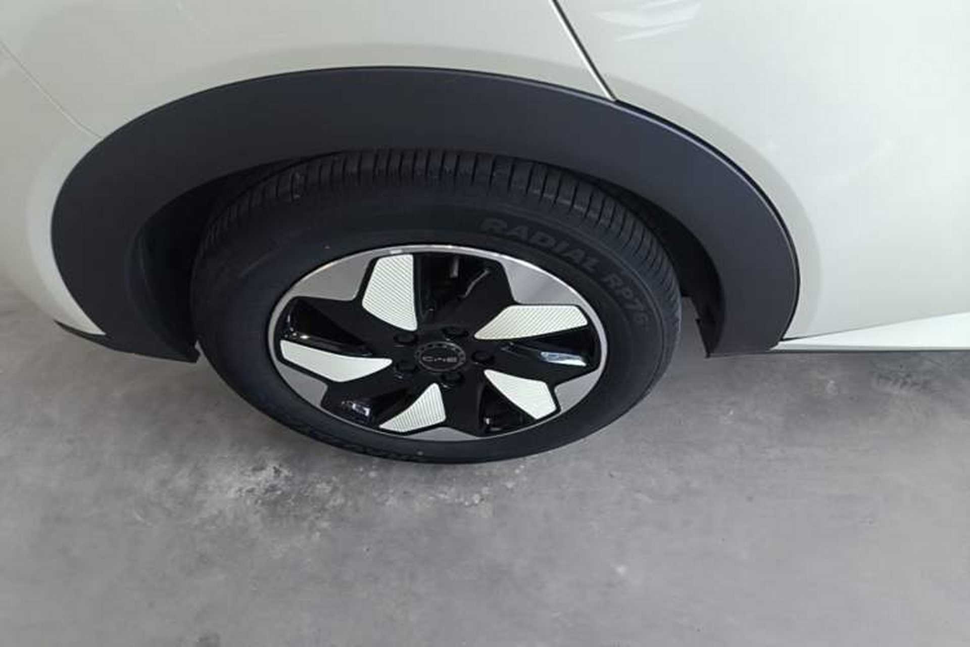 Used BYD Dolphin 2024 Honor Edition 420km Fashion Version Right Rear Wheel Hub