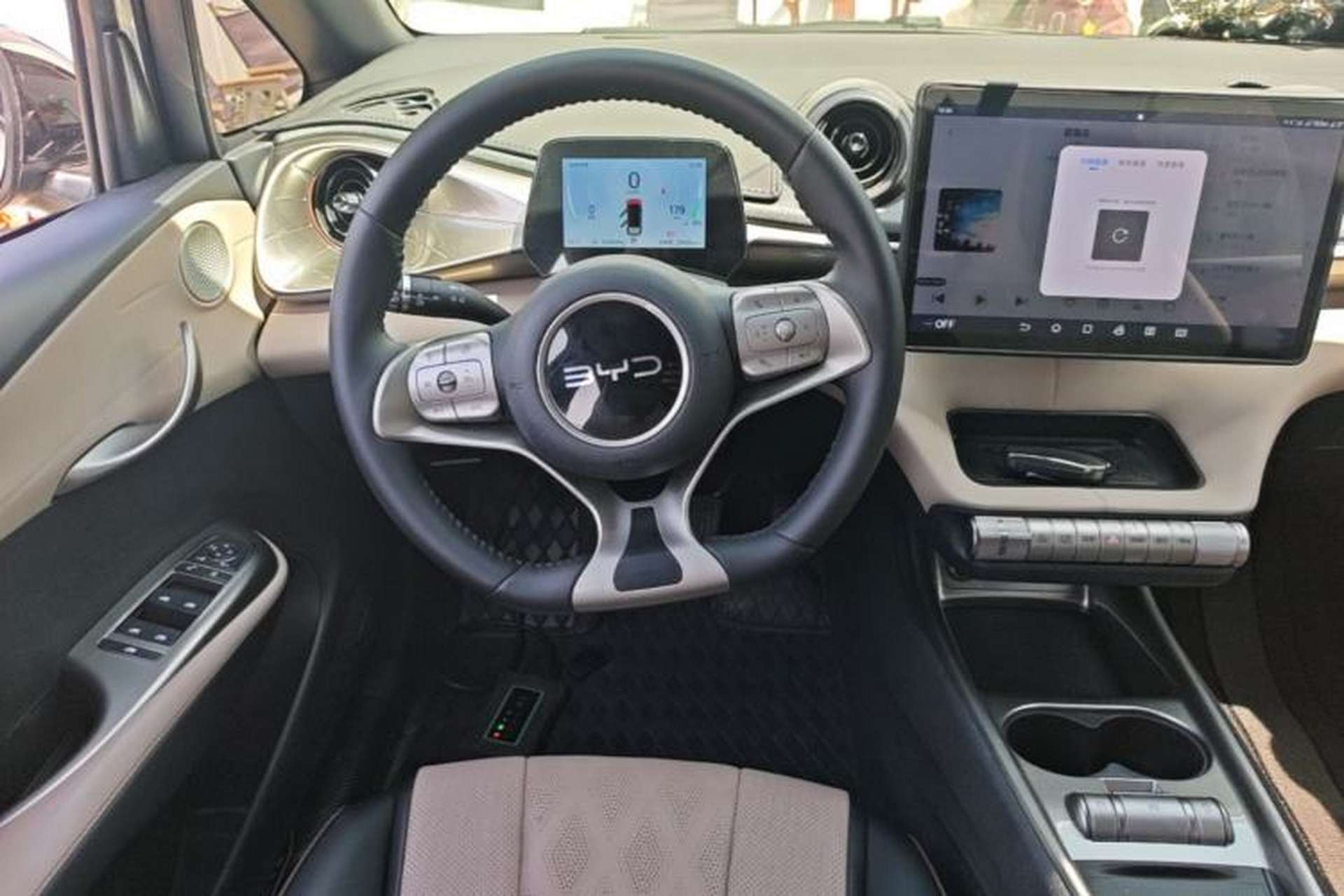 Used BYD Dolphin 2024 Honor Edition 420km Freedom Version Steering Wheel