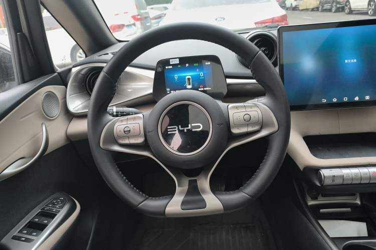 Used BYD Dolphin 2024 Honor Edition 420km Fashion Version Steering Wheel