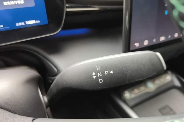 Used BYD Dolphin 2025 Intelligent Driving Version 520km Range Knight Edition Gear Lever