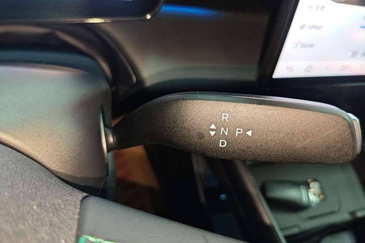 Used BYD Dolphin 2025 Intelligent Driving Version 520km Range Knight Edition Gear Lever