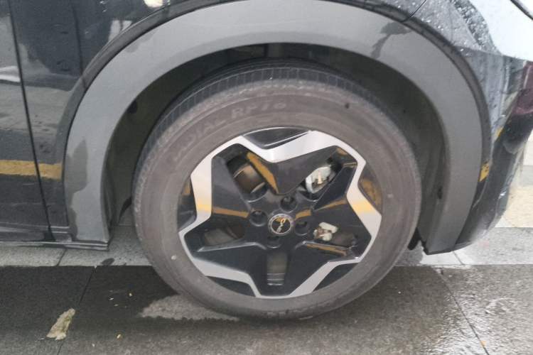 Used BYD Dolphin 2025 Smart Drive Version 420 km Freedom Edition Right Front Wheel Hub