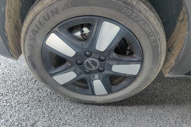 Used BYD Dolphin 2025 Intelligent Driving Version 410 km Fashion Edition Right Rear Wheel Hub