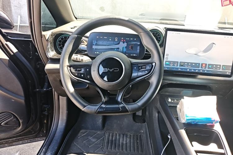 Used BYD Dolphin 2025 Smart Drive Version 420 km Freedom Edition Steering Wheel
