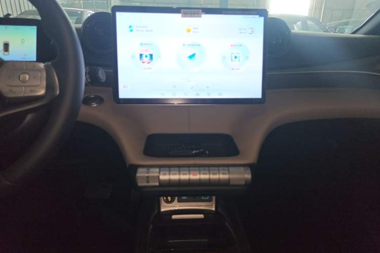 Used BYD Dolphin 2025 420km Free Edition Audio And AC Panel