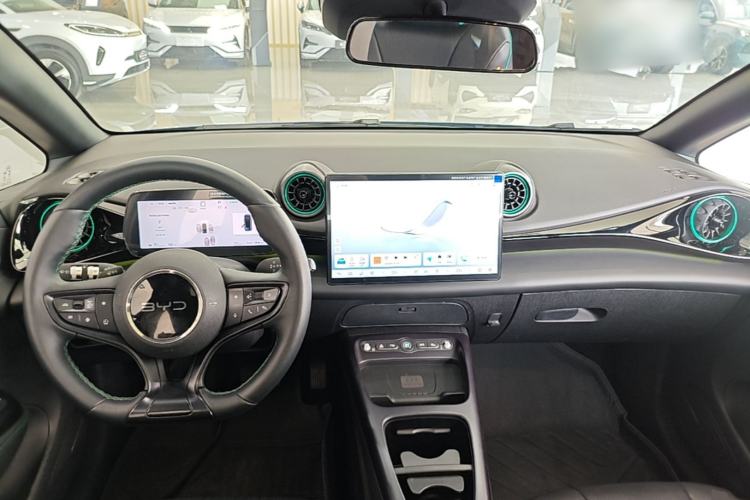 Used BYD Dolphin 2025 Intelligent Driving Version 410 km Fashion Edition Center Console