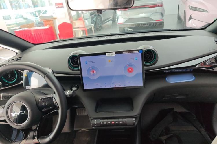 Used BYD Dolphin 2025 420km Fashion Edition Center Console
