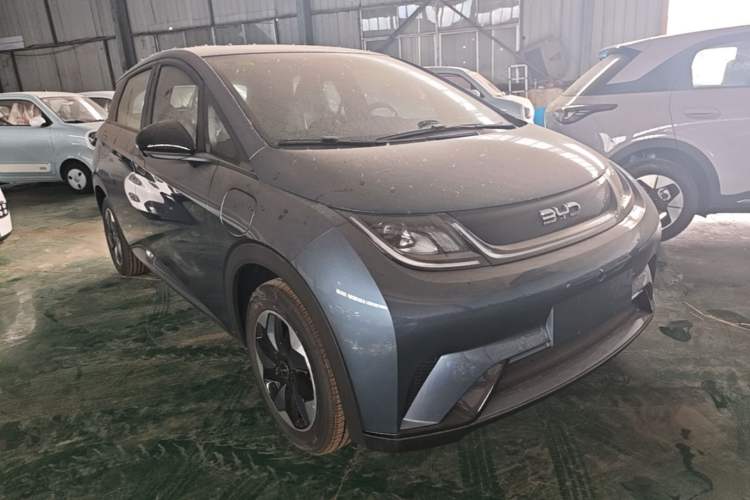 Used BYD Dolphin 2025 420km Free Edition Front Right 45 Deg