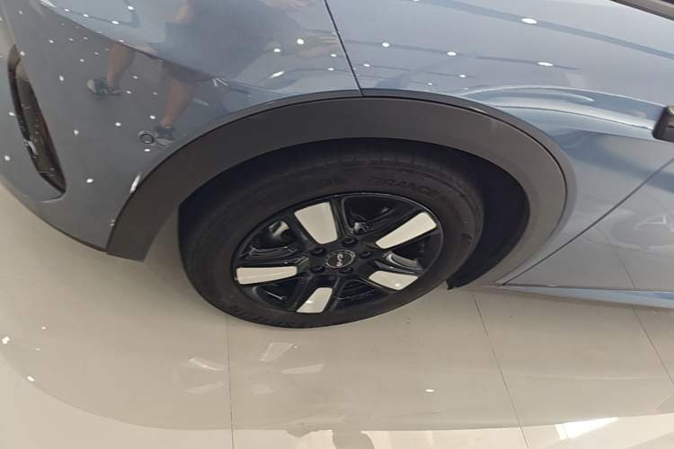 Used BYD Dolphin 2025 Intelligent Driving Version 410 km Fashion Edition Left Front Wheel Hub