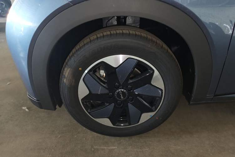 Used BYD Dolphin 2025 420km Free Edition Left Front Wheel Hub
