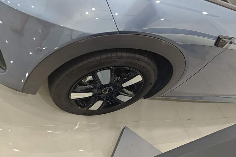 Used BYD Dolphin 2025 Intelligent Driving Version 410 km Fashion Edition Left Front Wheel Hub