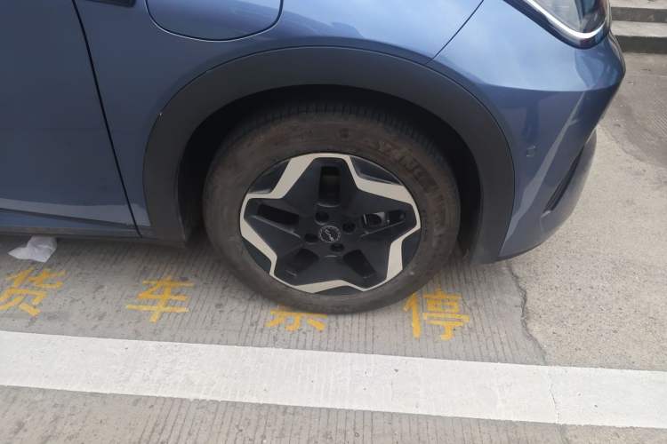 Used BYD Dolphin 2025 Smart Drive Version 420 km Freedom Edition Right Front Wheel Hub