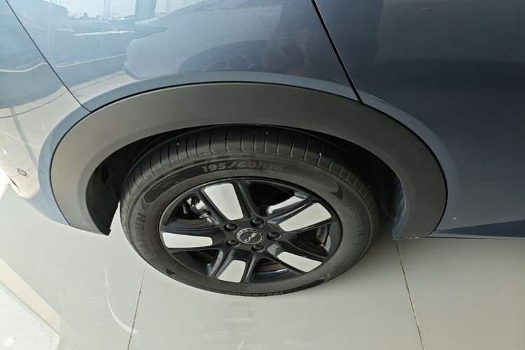 Used BYD Dolphin 2025 Intelligent Driving Version 410 km Fashion Edition Right Rear Wheel Hub