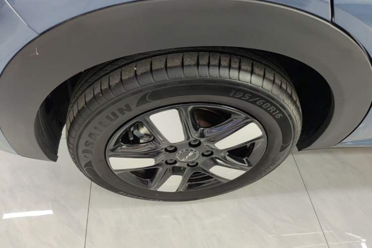 Used BYD Dolphin 2025 Intelligent Driving Version 410 km Fashion Edition Right Rear Wheel Hub