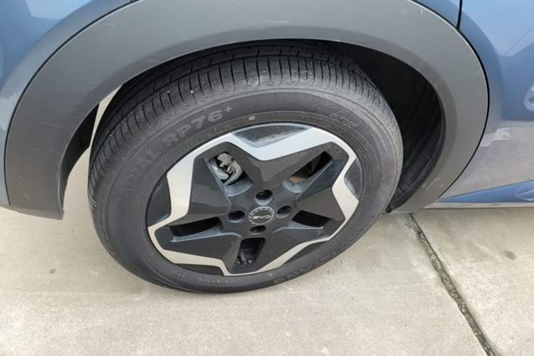 Used BYD Dolphin 2025 Smart Drive Version 420 km Freedom Edition Right Rear Wheel Hub