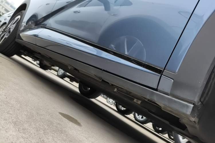 Used BYD Dolphin 2025 Smart Drive Version 420 km Freedom Edition Right Side Sill