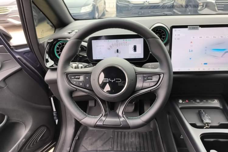 Used BYD Dolphin 2025 Smart Drive Version 420 km Freedom Edition Steering Wheel