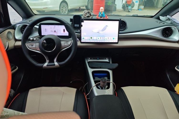 Used BYD Dolphin 2025 Smart Drive Version 420 km Freedom Edition Center Console