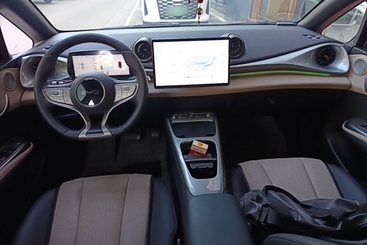 Used BYD Dolphin 2025 Intelligent Driving Version 410 km Fashion Edition Center Console