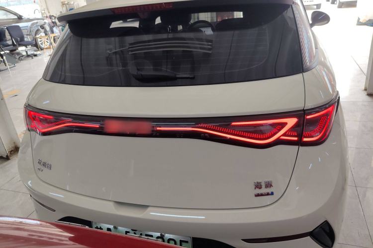 Used BYD Dolphin 2025 Smart Drive Version 420 km Freedom Edition Exterior 4