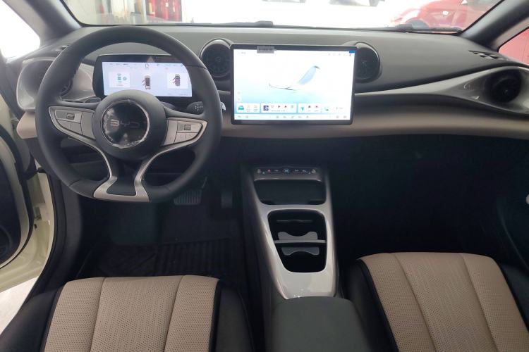 Used BYD Dolphin 2025 Smart Drive Version 420 km Freedom Edition Interior 2