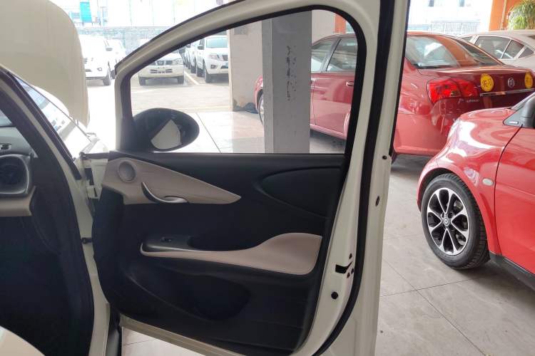 Used BYD Dolphin 2025 Smart Drive Version 420 km Freedom Edition Interior 5