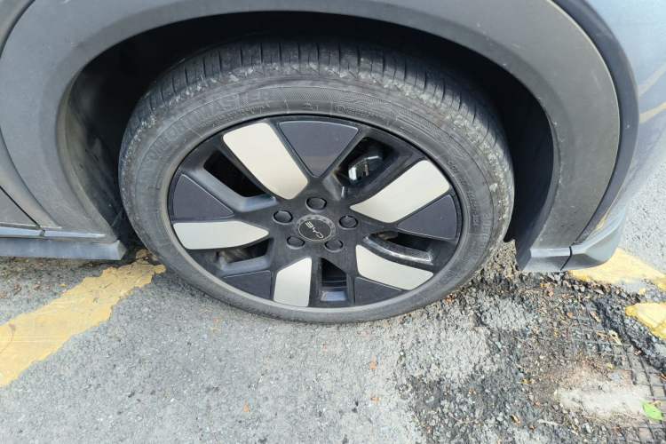 Used BYD Dolphin 2025 520km Range Knight Edition Right Front Wheel Hub
