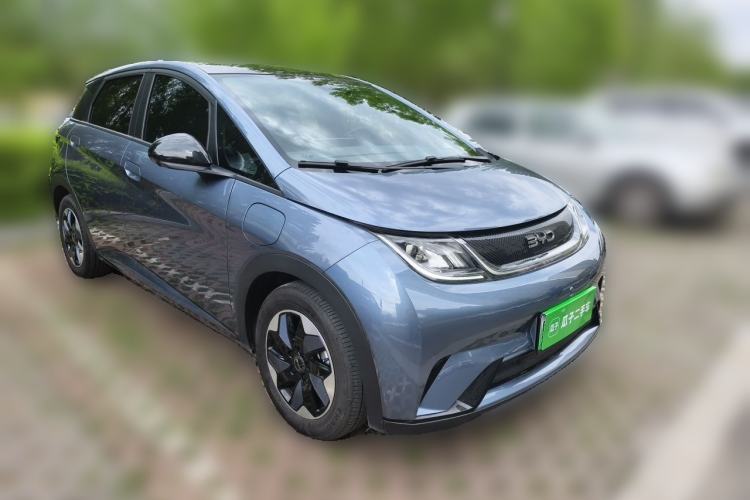 Used BYD Dolphin 2025 420km Fashion Edition Front Right 45 Deg