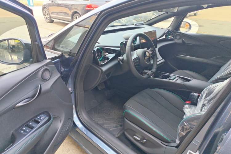 Used BYD Dolphin 2025 420km Free Edition Interior 2